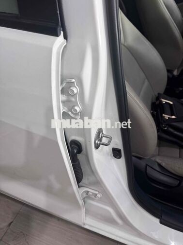 Kia Rio Trắng Số tự động hatchback
