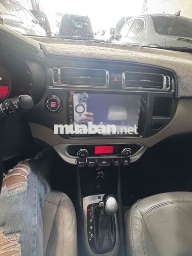 Kia Rio Trắng Số tự động hatchback