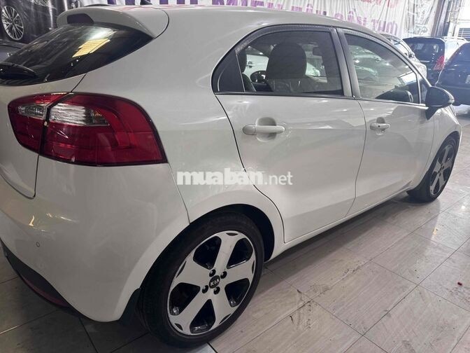 Kia Rio Trắng Số tự động hatchback
