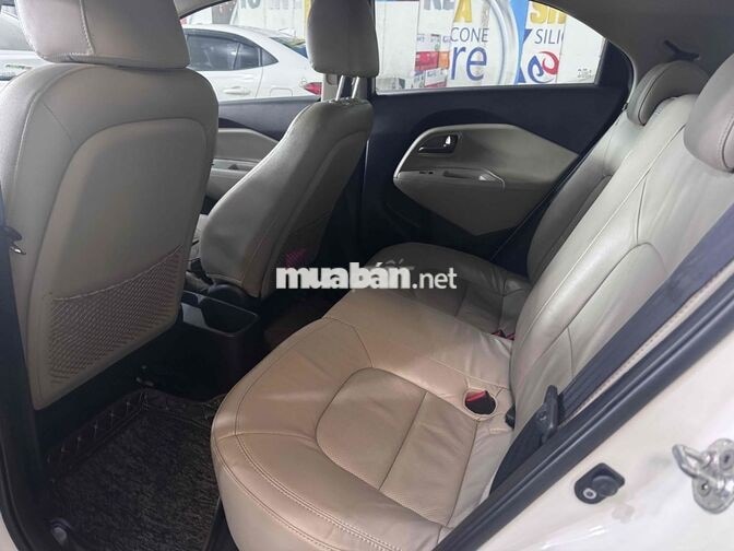 Kia Rio Trắng Số tự động hatchback
