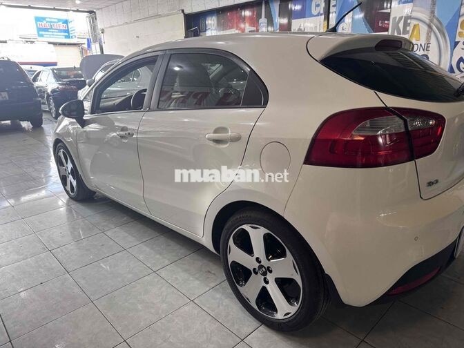 Kia Rio Trắng Số tự động hatchback