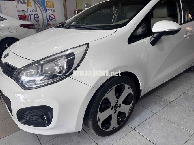 Kia Rio Trắng Số tự động hatchback