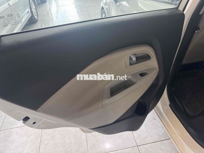 Kia Rio Trắng Số tự động hatchback