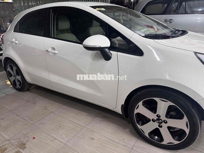 Kia Rio Trắng Số tự động hatchback