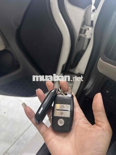 Kia Rio Trắng Số tự động hatchback