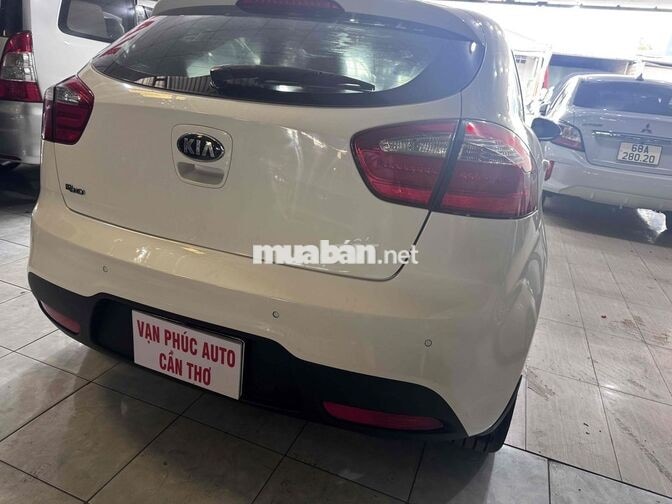 Kia Rio Trắng Số tự động hatchback