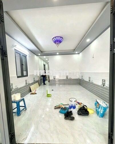 cho thuê nhà lầu mới đậu ô tô - hẻm 70 CMT8