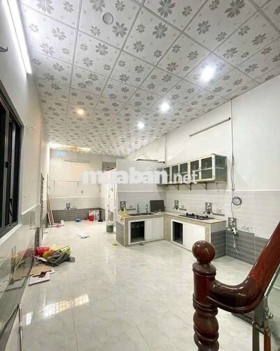 cho thuê nhà lầu mới đậu ô tô - hẻm 70 CMT8