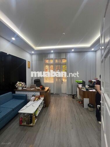 Cho thuê nhà ngõ 40 Trung Kính - Diện tích 65m2 x 4 tầng đường hè rộng