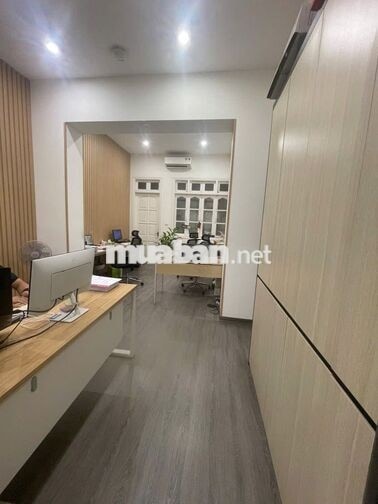 Cho thuê nhà ngõ 40 Trung Kính - Diện tích 65m2 x 4 tầng đường hè rộng