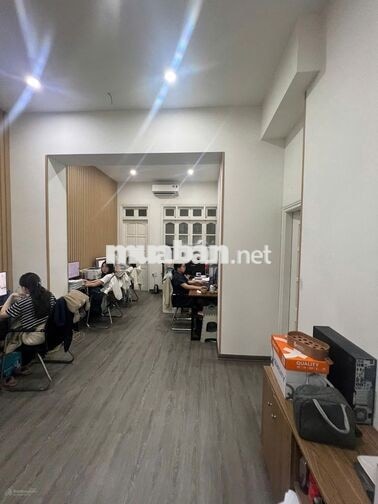 Cho thuê nhà ngõ 40 Trung Kính - Diện tích 65m2 x 4 tầng đường hè rộng