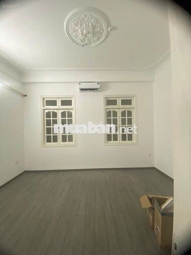 Cho thuê nhà ngõ 40 Trung Kính - Diện tích 65m2 x 4 tầng đường hè rộng