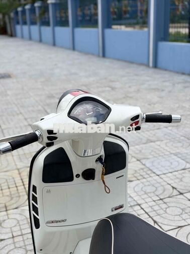 Piaggio Vespa GTS 300 Racing 2020 Trắng 19000 km