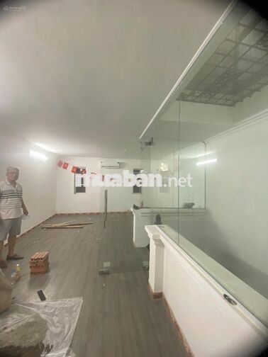 Cho thuê nhà ngõ 40 Trung Kính - Diện tích 65m2 x 4 tầng đường hè rộng