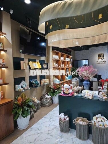 NHÀ MỚI, CÓ LỀ MẶT TIỀN LỚN SỐ 63 NGUYỄN CƯ TRINH QUẬN 1