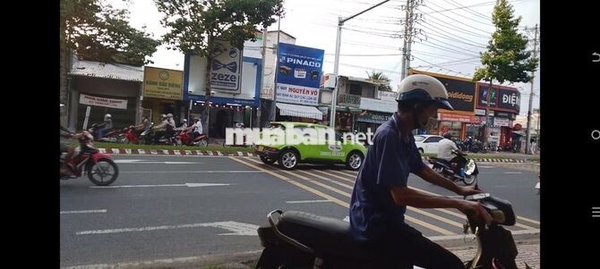 Cho thuê nhà mặt tiền ngang 4m mbkd kv ngã 4 đối diện bến xe p8, TP.VL