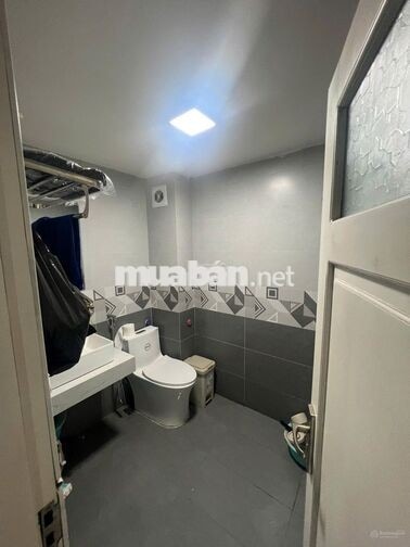 Cho thuê nhà ngõ 40 Trung Kính - Diện tích 65m2 x 4 tầng đường hè rộng