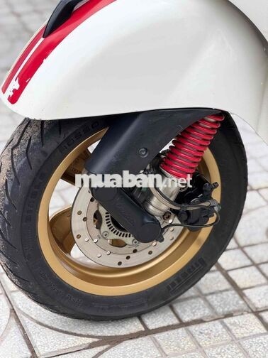 Piaggio Vespa GTS 300 Racing 2020 Trắng 19000 km