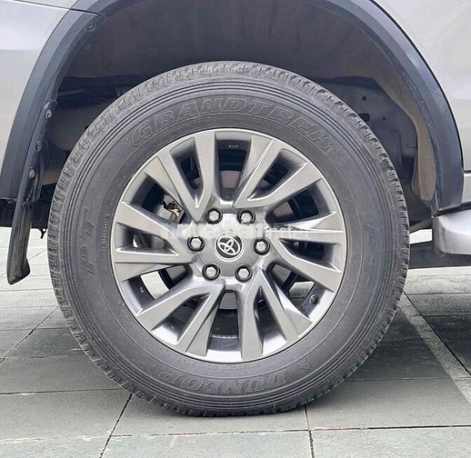 Toyota Fortuner 2024 Bạc 3000 km
