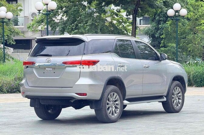 Toyota Fortuner 2024 Bạc 3000 km