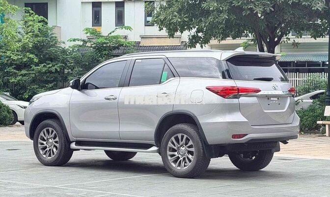 Toyota Fortuner 2024 Bạc 3000 km