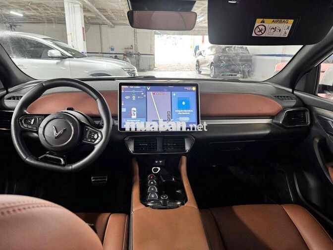VinFast VF8 PLUS VIN25 Trắng 3 vạn km