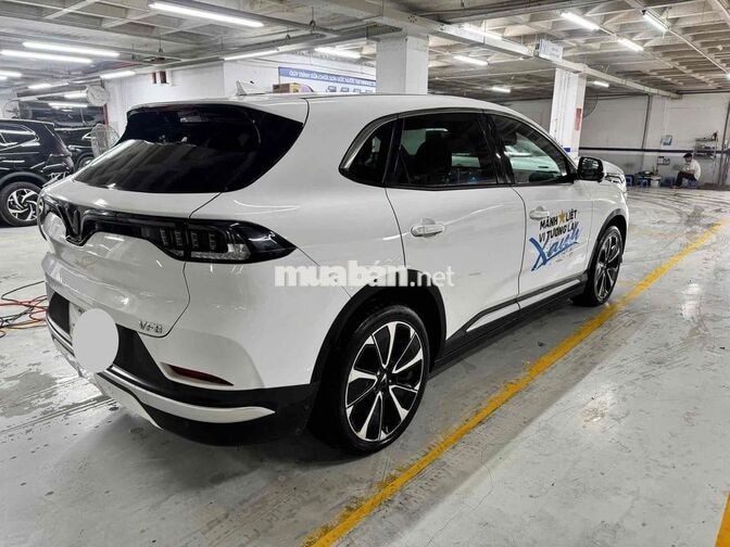 VinFast VF8 PLUS VIN25 Trắng 3 vạn km