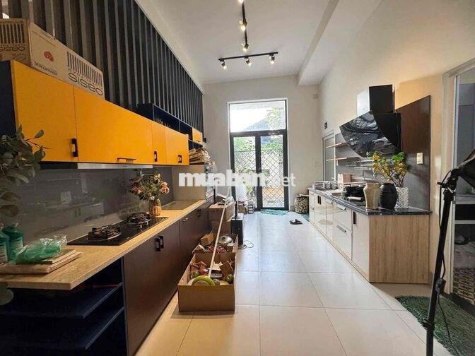 Cho thuê toà nhà mặt tiền Phạm Ngọc Thạch, Thủ Dầu Một, Bình Dương - D