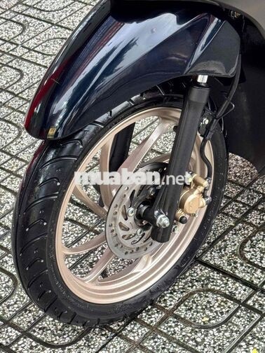 Honda Vision 2025 bản cá tính Vàng cát mâm đồng