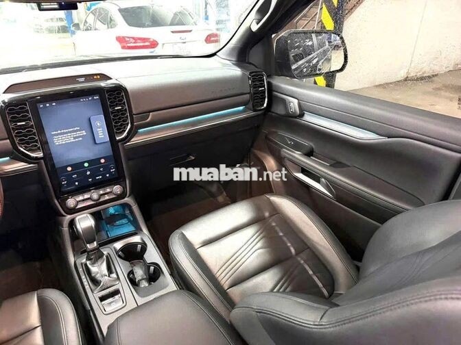 Ford Everest Titanium 4x2 2025 6.100km Đen