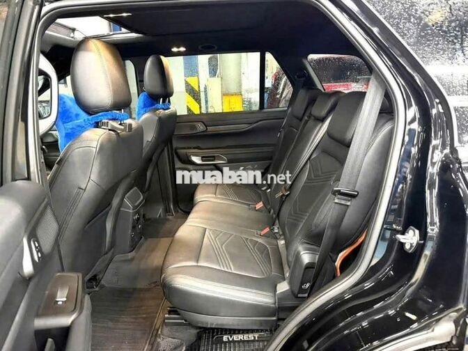 Ford Everest Titanium 4x2 2025 6.100km Đen