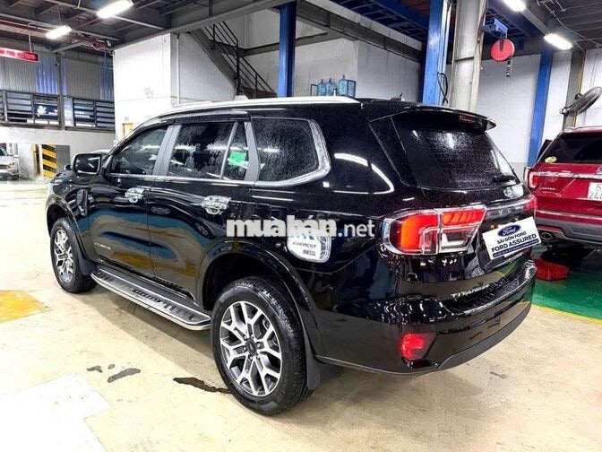 Ford Everest Titanium 4x2 2025 6.100km Đen