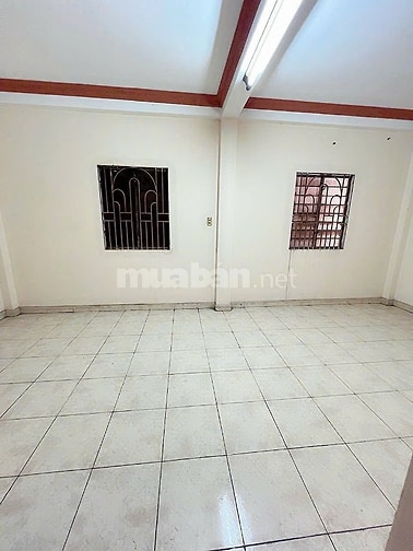 Nhà chính chủ cần tiền gửi bán nhanh : Đường Hàn Hải Nguyên , (Quận 11