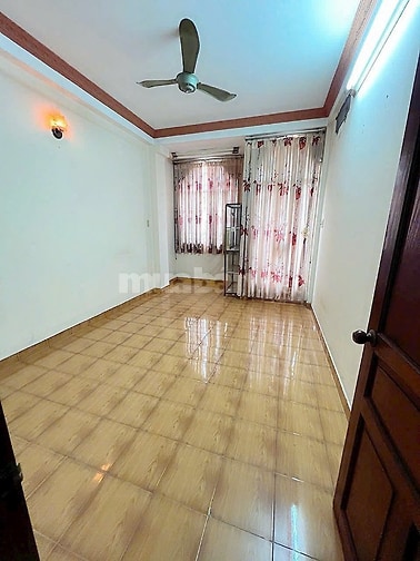 Nhà chính chủ cần tiền gửi bán nhanh : Đường Hàn Hải Nguyên , (Quận 11