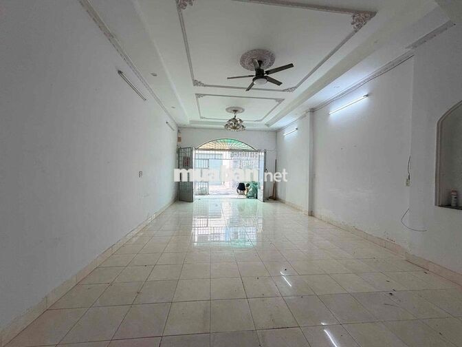 Nhà mặt tiền đường 160m2 cho thuê gấp 15t