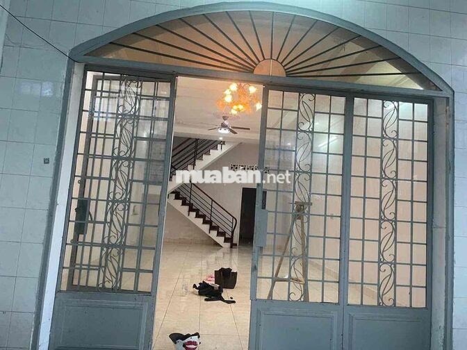 Nhà mặt tiền đường 160m2 cho thuê gấp 15t