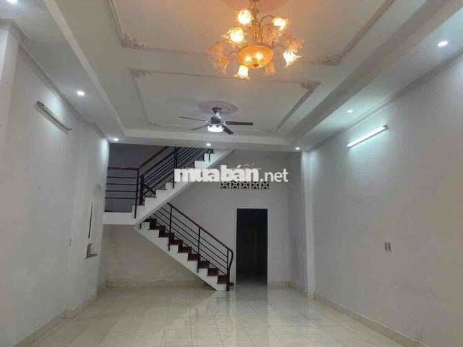 Nhà mặt tiền đường 160m2 cho thuê gấp 15t
