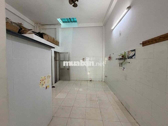 Nhà mặt tiền đường 160m2 cho thuê gấp 15t