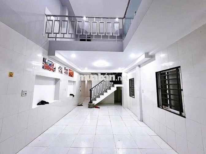 CHO THUÊ NHÀ TRỆT LỬNG LẦU 3 PHÒNG NGỦ HẺM 89 HUỲNH THÚC KHÁNG GẦN CHO