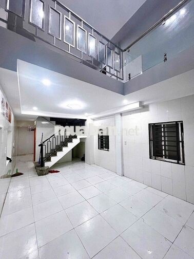 CHO THUÊ NHÀ TRỆT LỬNG LẦU 3 PHÒNG NGỦ HẺM 89 HUỲNH THÚC KHÁNG GẦN CHO