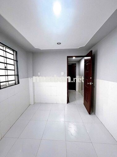 CHO THUÊ NHÀ TRỆT LỬNG LẦU 3 PHÒNG NGỦ HẺM 89 HUỲNH THÚC KHÁNG GẦN CHO