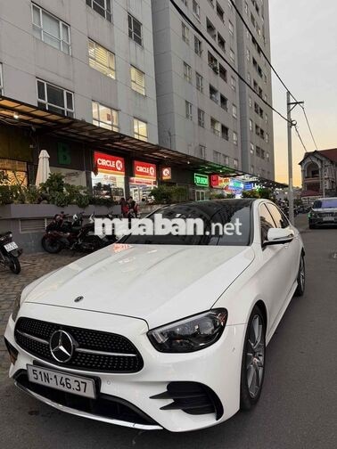 Mercedes-Benz E300 AMG Trắng