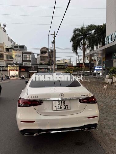Mercedes-Benz E300 AMG Trắng