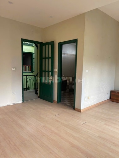 Cho thuê nhà DT 160m2 x 4 tầng, ngõ ô tô tránh 192 Lê Trọng Tấn, MT 6m