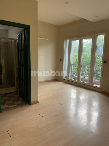 Cho thuê nhà DT 160m2 x 4 tầng, ngõ ô tô tránh 192 Lê Trọng Tấn, MT 6m