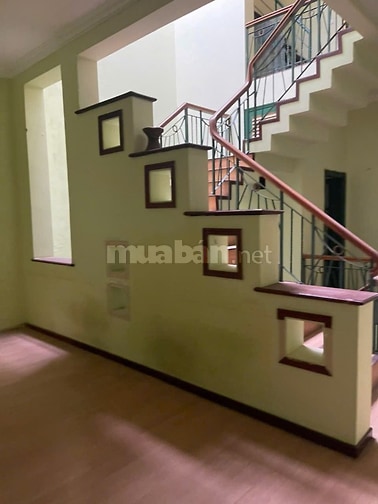 Cho thuê nhà DT 160m2 x 4 tầng, ngõ ô tô tránh 192 Lê Trọng Tấn, MT 6m