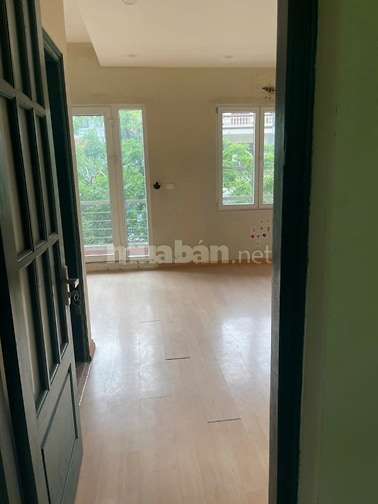 Cho thuê nhà DT 160m2 x 4 tầng, ngõ ô tô tránh 192 Lê Trọng Tấn, MT 6m