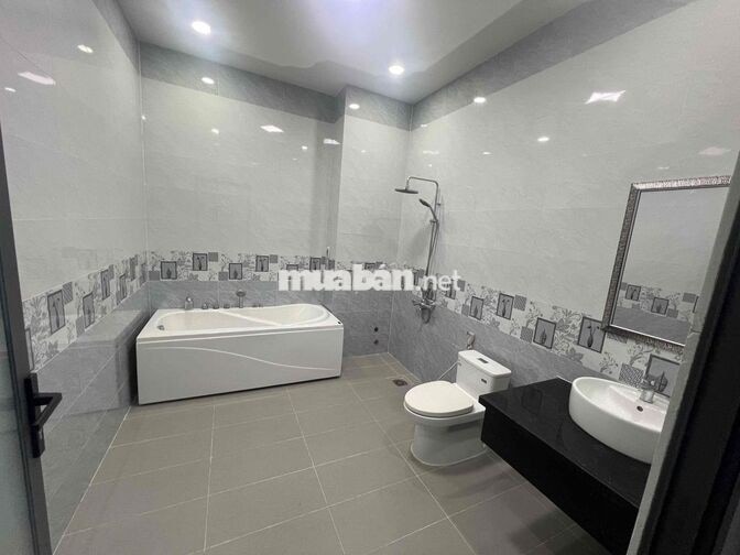 Nhà 4 Tầng  trục chính đường D1 Lộ giới 30m đầu đường Kế bên QL1A