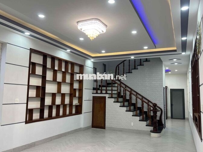 Nhà 4 Tầng  trục chính đường D1 Lộ giới 30m đầu đường Kế bên QL1A