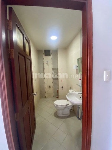 Cần cho thuê phòng hẻm đối diện ĐH Bách Khoa